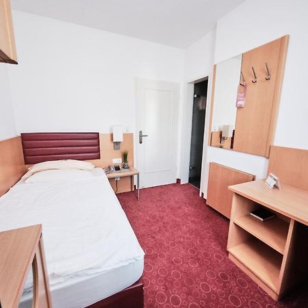 Hotel Zum Adler Бонн Номер фото