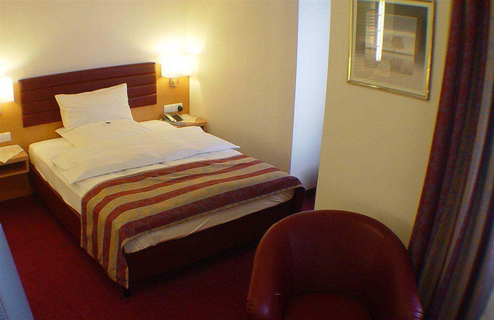 Hotel Zum Adler Бонн Экстерьер фото