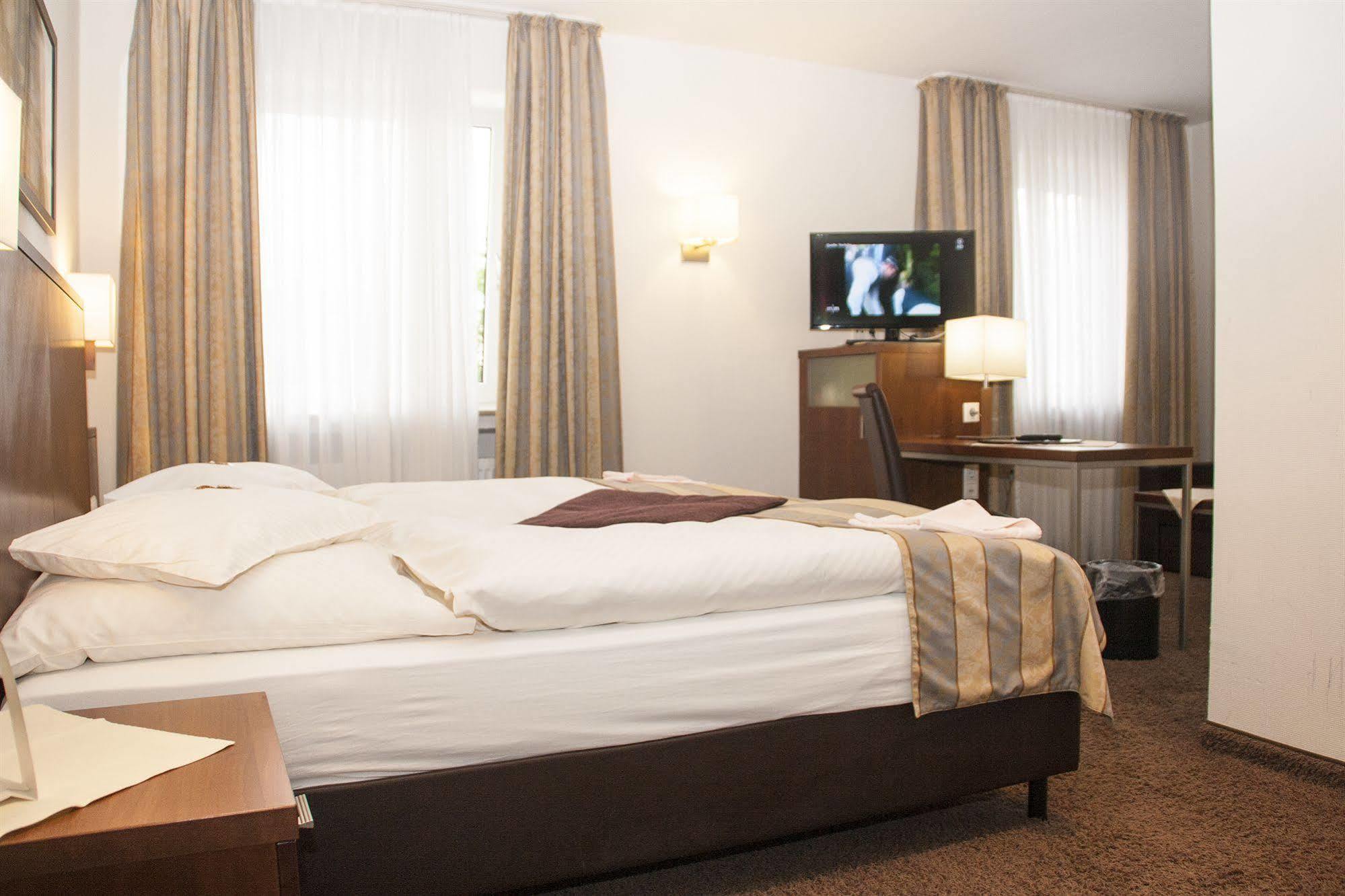 Hotel Zum Adler Бонн Экстерьер фото