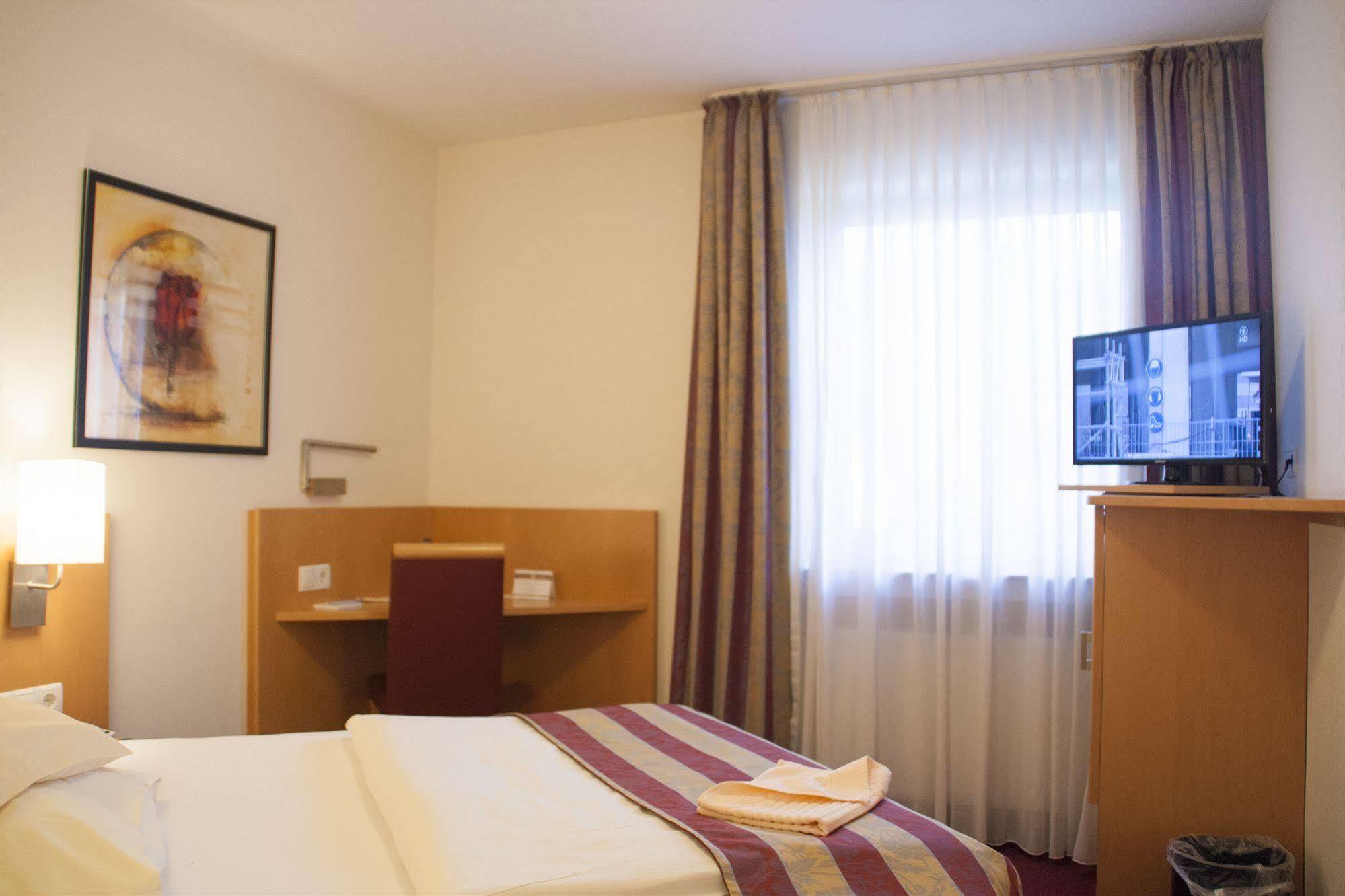Hotel Zum Adler Бонн Экстерьер фото