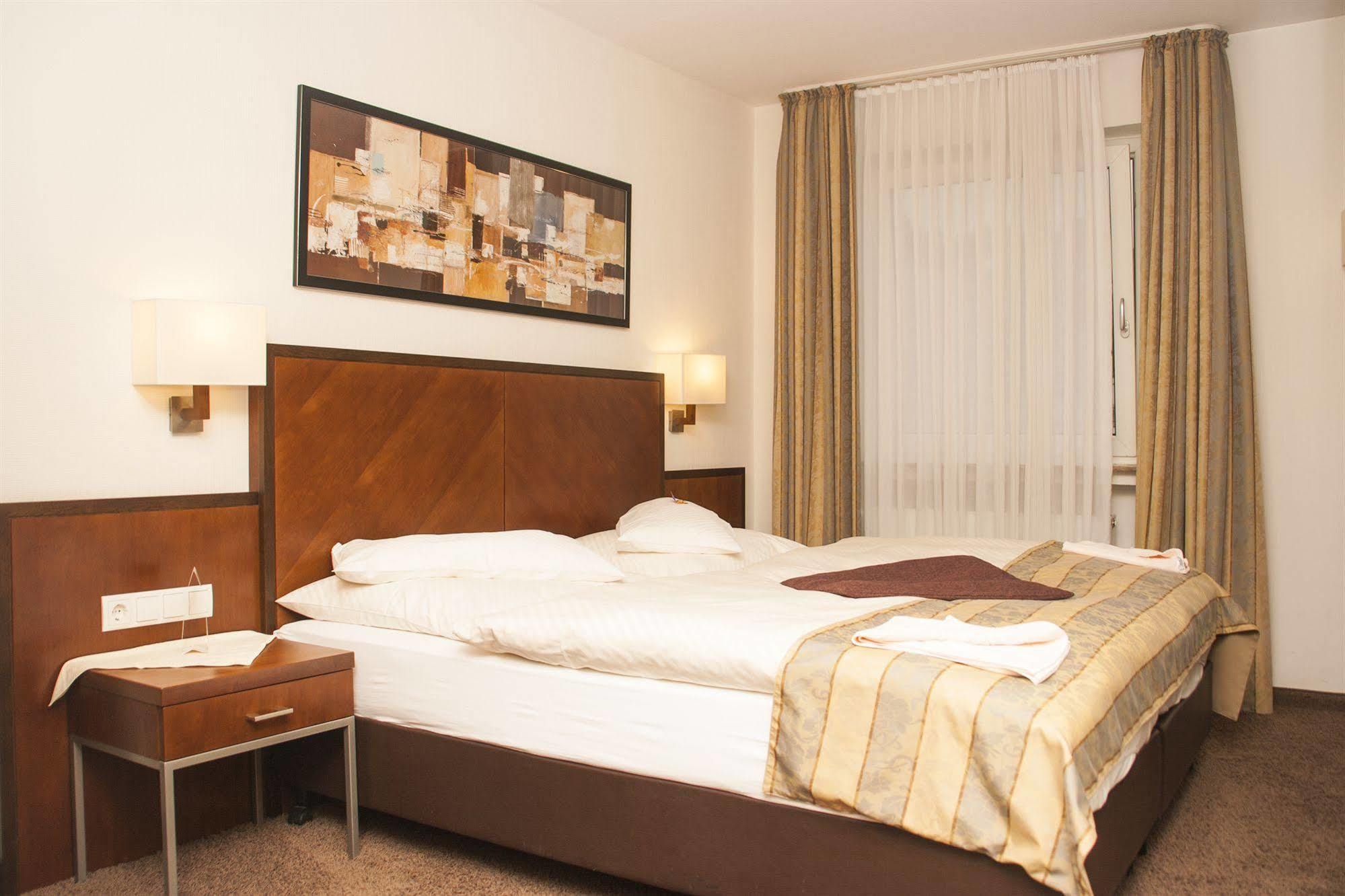 Hotel Zum Adler Бонн Экстерьер фото